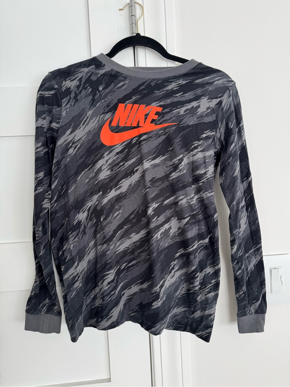 Nike XL youth long sleeve shirt